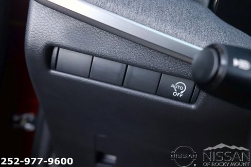 Used 2025 Nissan Kicks SV w/ Charging Package image 22
