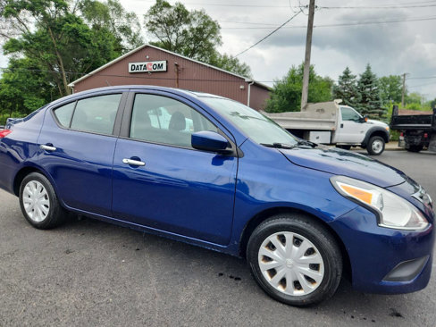 Used 2018 Nissan Versa SV image 3