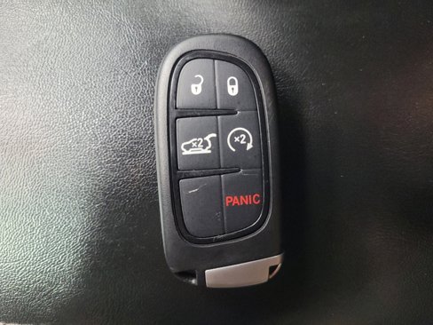 Used 2020 Jeep Cherokee Limited image 32