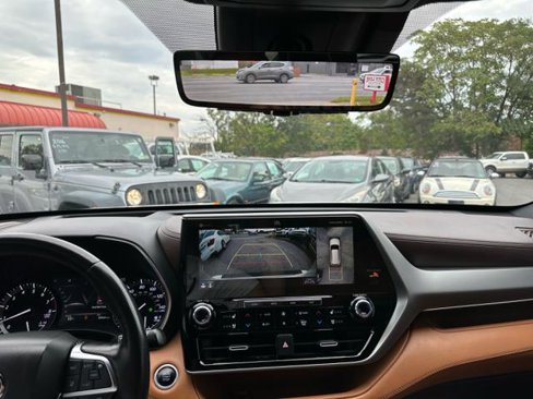 Used 2021 Toyota Highlander Platinum image 23