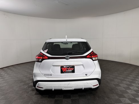 New 2024 Nissan Kicks S image 14