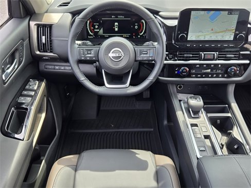 New 2025 Nissan Pathfinder Platinum image 10