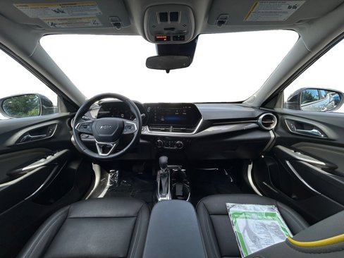 Used 2024 Chevrolet Trax ACTIV w/ Sunroof Package image 12
