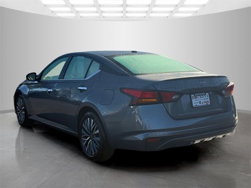 Used 2024 Nissan Altima 2.5 SV image 5