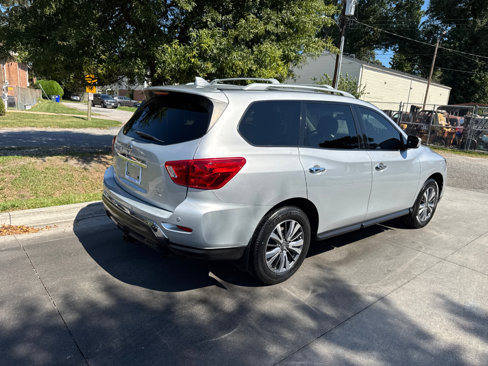 Used 2019 Nissan Pathfinder SV image 4