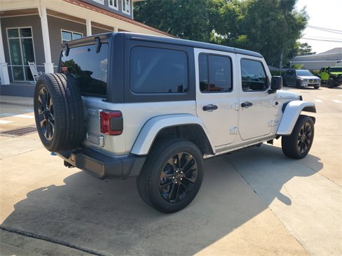 Used 2023 Jeep Wrangler Unlimited Sahara image 9