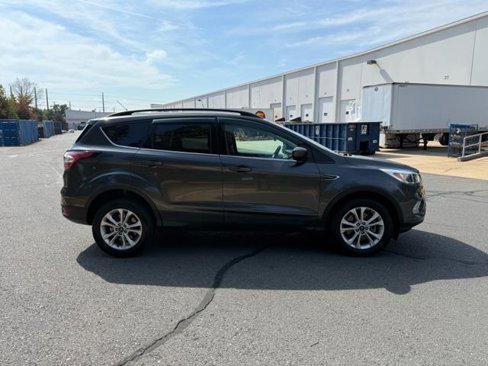 Used 2018 Ford Escape SE image 4