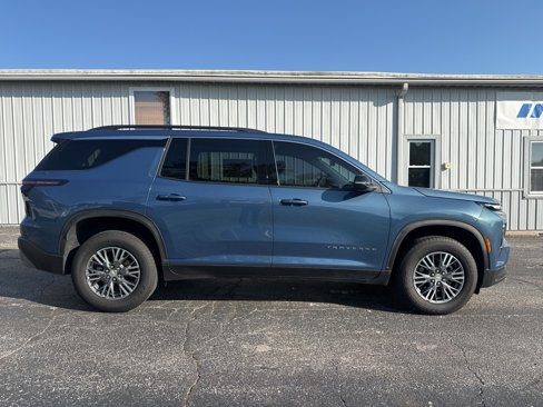Used 2025 Chevrolet Traverse LT image 8