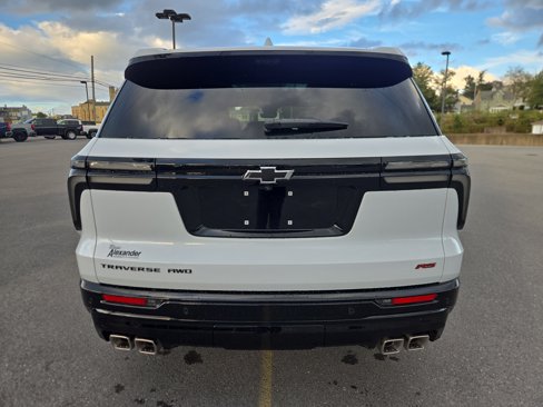 New 2026 Chevrolet Traverse RS w/ LPO, Floor Liner Package image 4