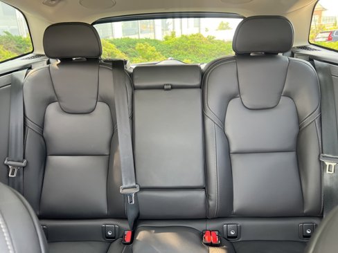 Certified 2025 Volvo XC60 B5 Ultra w/ Climate Package image 27