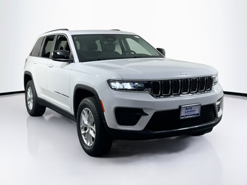 Used 2023 Jeep Grand Cherokee Laredo w/ Luxury Tech Group I image 3