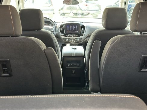 Used 2021 Chevrolet Traverse LT image 9