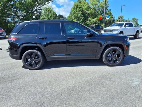 New 2025 Jeep Grand Cherokee Limited w/ Luxury Tech Group II image 3