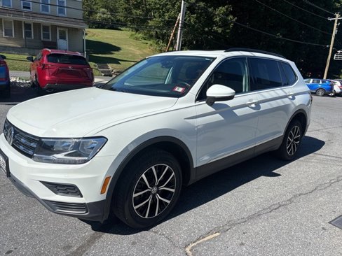 Used 2021 Volkswagen Tiguan SE w/ Panoramic Sunroof Package image 3