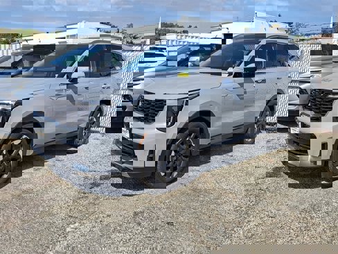 Used 2025 Kia Sorento S w/ Panoramic Sunroof Package image 3