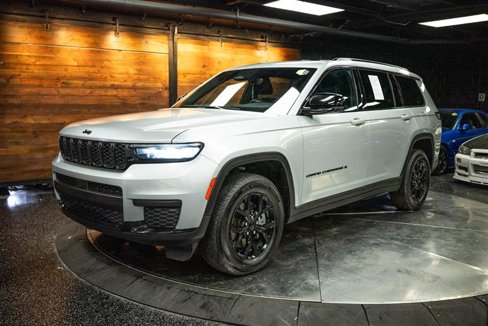 Used 2024 Jeep Grand Cherokee L Laredo image 2