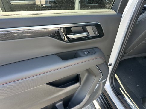 New 2025 Chevrolet Suburban RST w/ Comfort Package image 14