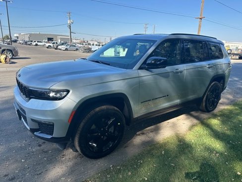 New 2025 Jeep Grand Cherokee L Limited w/ Black Appearance Package image 8