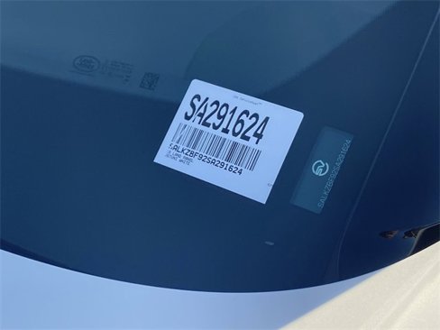 New 2025 Land Rover Range Rover SV image 23
