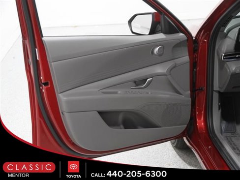 Used 2024 Hyundai Elantra SEL image 4