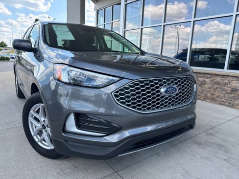 Used 2024 Ford Edge SEL image 2