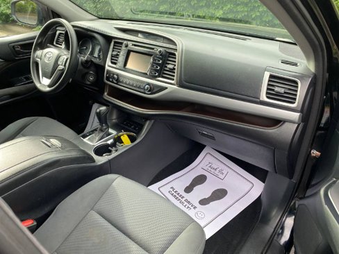 Used 2015 Toyota Highlander LE image 10