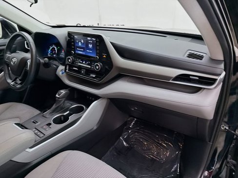 Used 2021 Toyota Highlander LE image 27