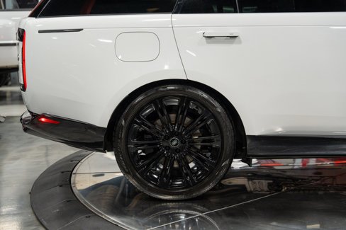 Used 2023 Land Rover Range Rover Long Wheelbase SE image 7
