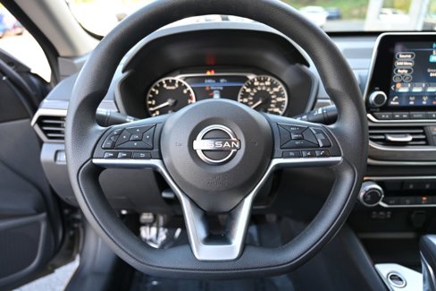 Used 2025 Nissan Altima 2.5 SV image 18