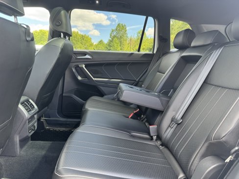 Used 2022 Volkswagen Tiguan SE R-Line image 20