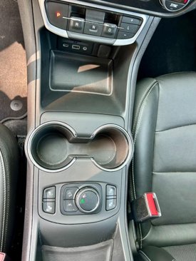 Used 2024 GMC Terrain SLT image 25