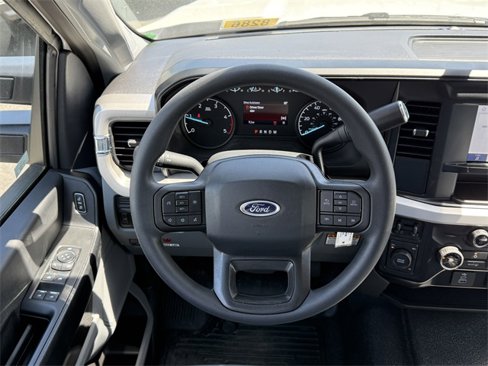 New 2025 Ford F550 4x4 SuperCab Super Duty image 15