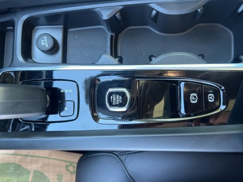 Certified 2025 Volvo XC60 B5 Plus image 23