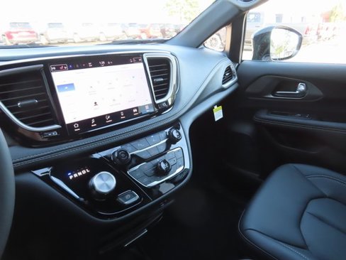 New 2026 Chrysler Pacifica Select image 34