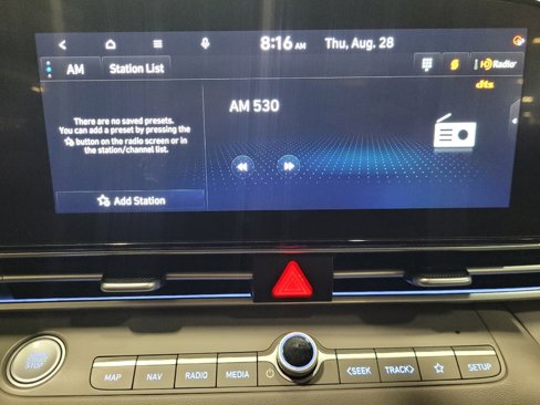 Used 2024 Hyundai Elantra SEL image 25