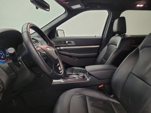 Used 2018 Ford Explorer XLT w/ Equipment Group 202A image 17