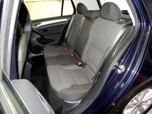 Used 2017 Volkswagen Golf S image 5
