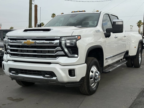 Used 2024 Chevrolet Silverado 3500 High Country w/ High Country Premium Package image 2