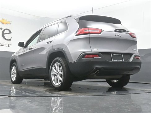 Used 2018 Jeep Cherokee Latitude Plus image 5