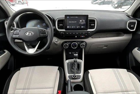 New 2025 Hyundai Venue SEL image 5