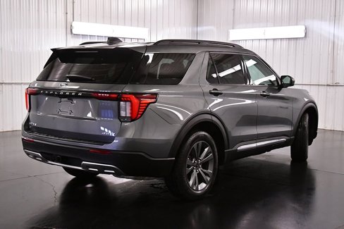 Used 2025 Ford Explorer Active w/ Active Comfort Package image 7