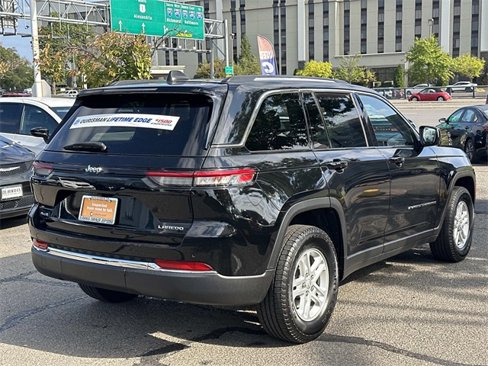 Certified 2023 Jeep Grand Cherokee Laredo w/ Luxury Tech Group I image 2