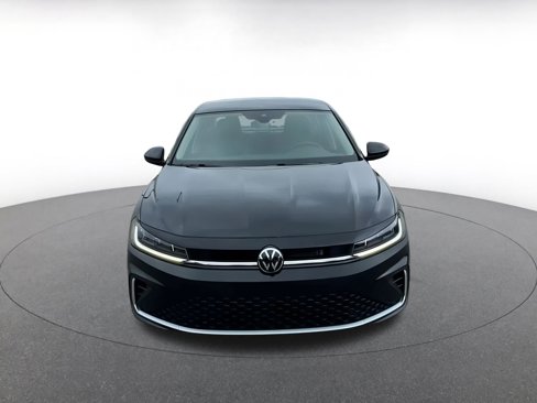 Used 2025 Volkswagen Jetta SE image 4