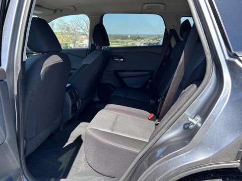 Used 2023 Nissan Rogue SV image 7