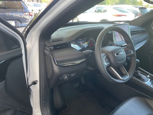 Used 2025 Jeep Compass Trailhawk image 33