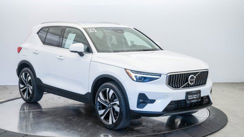 Certified 2025 Volvo XC40 B5 Plus w/ Climate Package image 6