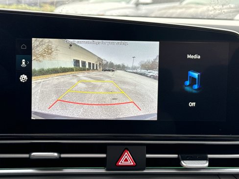 Certified 2025 Hyundai Elantra SEL image 30