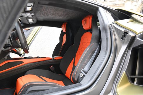 Used 2025 Lamborghini Revuelto image 9