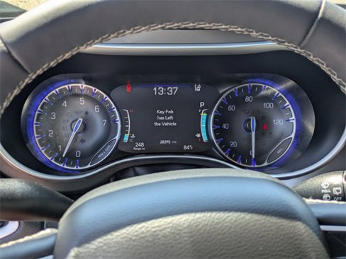Used 2024 Chrysler Pacifica Touring-L image 17