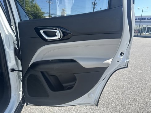 Used 2023 Jeep Compass Limited image 29